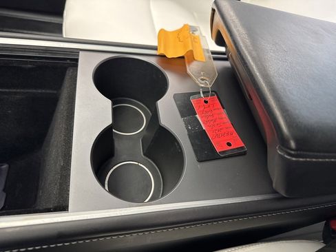 Used 2021 Tesla Model Y Long Range image 23