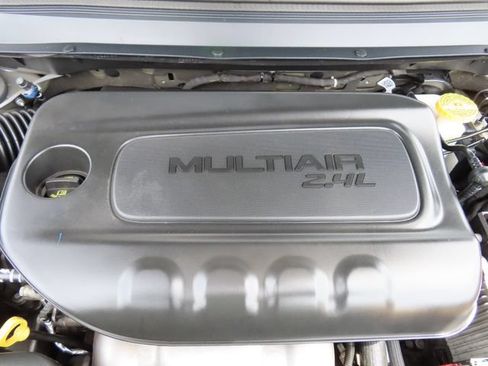 Used 2019 Jeep Cherokee Latitude Plus AWD/4WD image 30