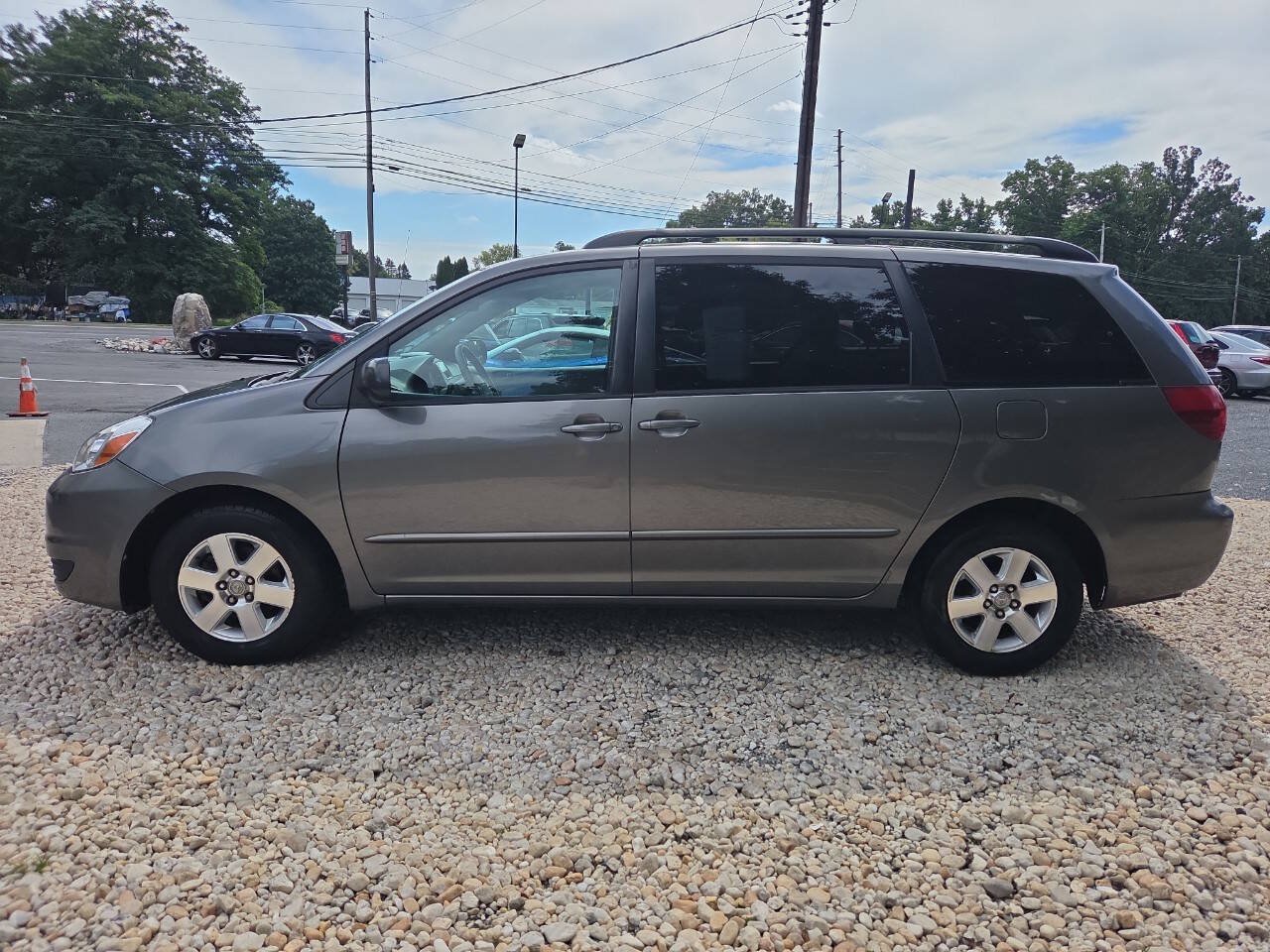 Used 2005 Toyota Sienna LE w/ LE Pkg 5 FWD image 3