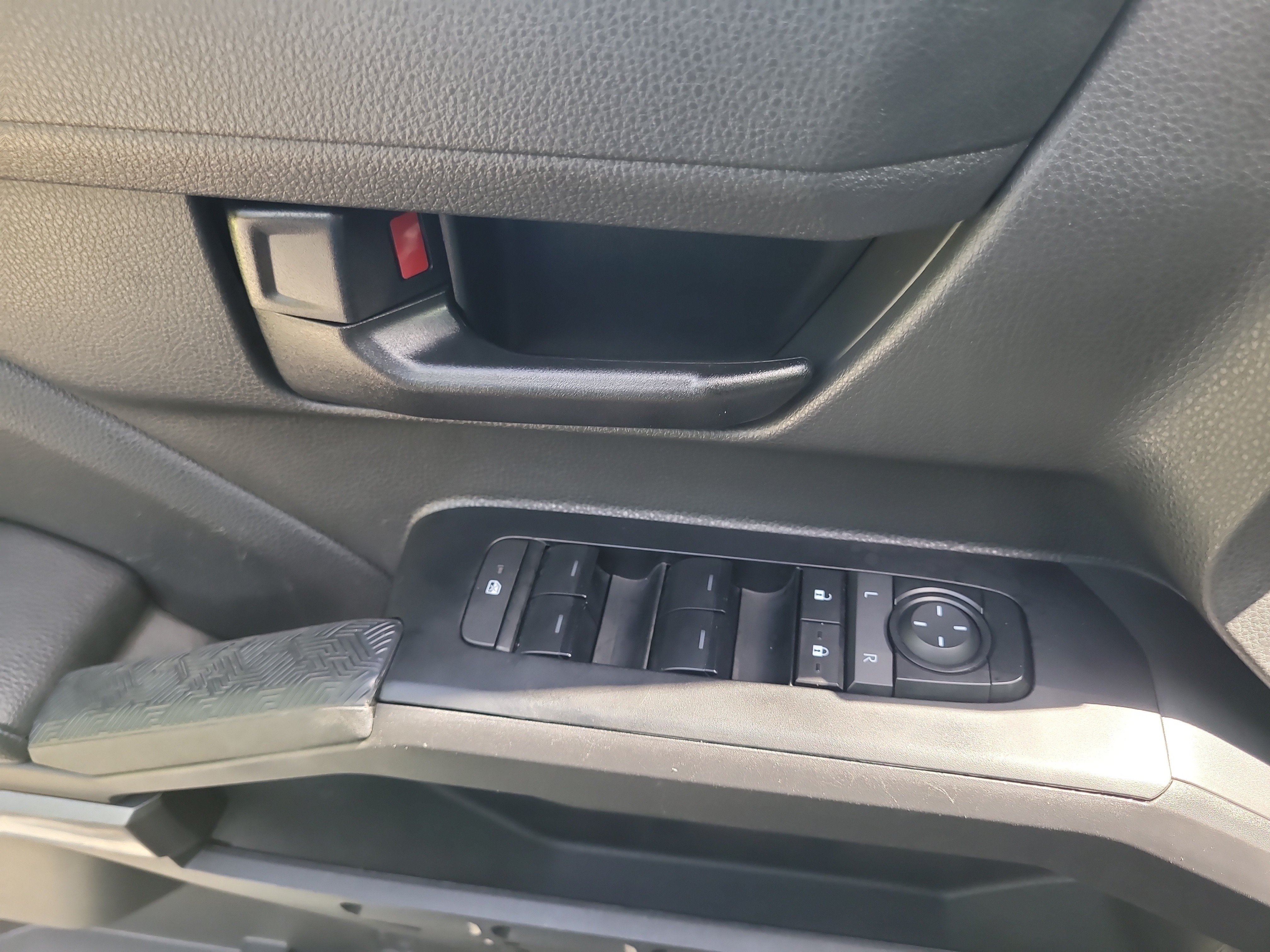 Used 2025 Toyota Tacoma SR5 RWD image 18