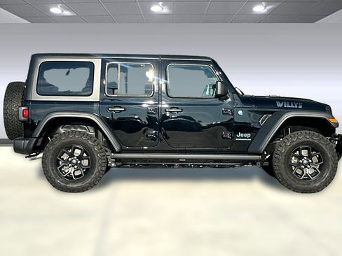Used 2025 Jeep Wrangler Willys image 7
