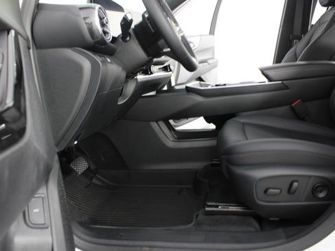 New 2027 Chevrolet Equinox LT w/ Convenience Package II FWD image 15