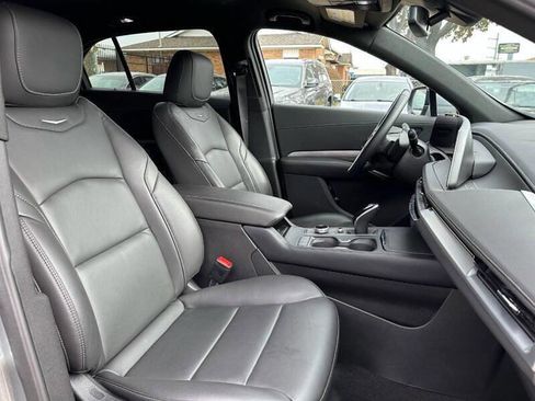 Used 2025 Cadillac XT4 Premium Luxury image 12