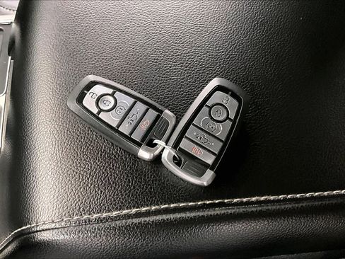 Used 2020 Ford F150 Lariat image 14