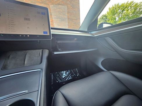 Used 2023 Tesla Model Y Long Range AWD/4WD image 57