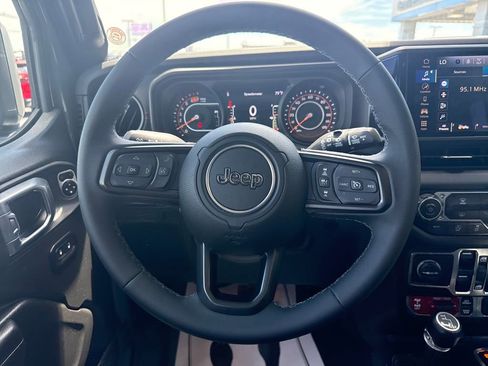 Used 2026 Jeep Wrangler Unlimited Rubicon AWD/4WD image 25