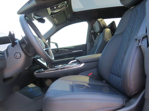 New 2025 Cadillac Escalade IQ Sport 1 w/ LPO, ONYX Package image 18