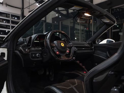 Used 2013 Ferrari 458 Spider RWD image 14