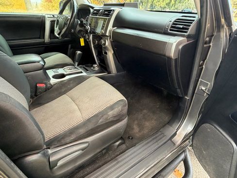 Used 2020 Toyota 4Runner SR5 4WD image 9