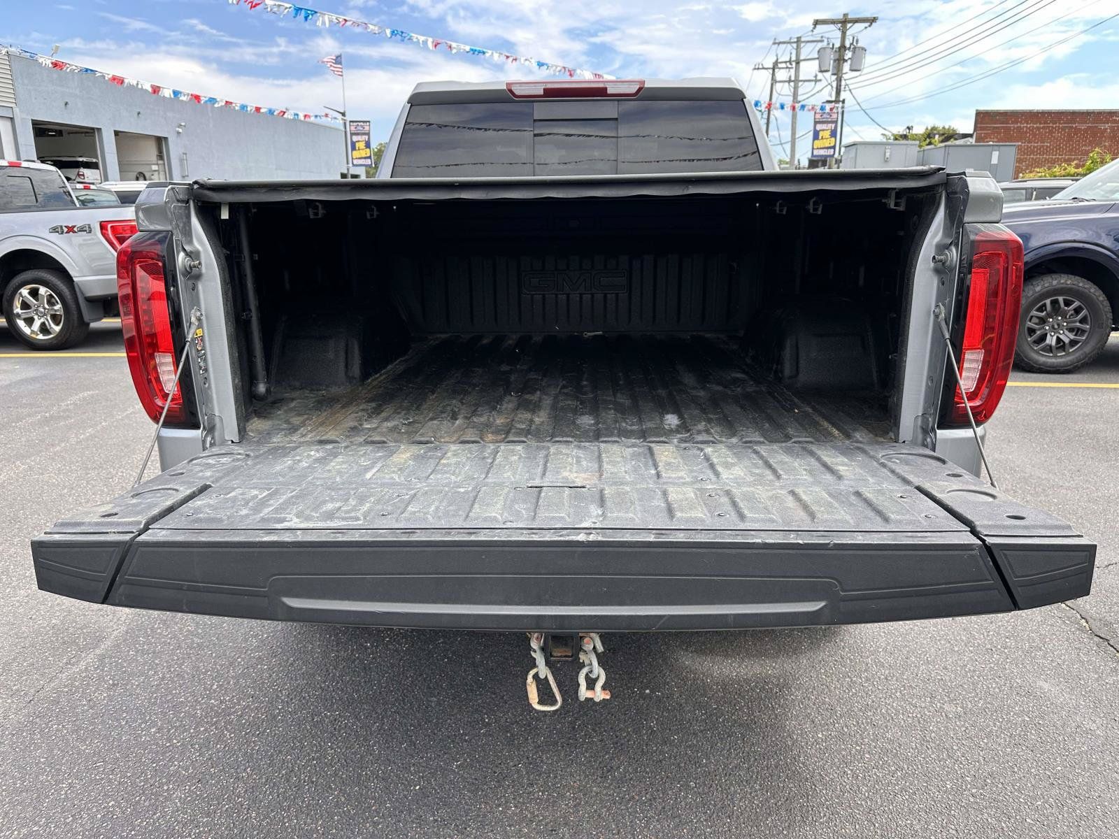 Used 2024 GMC Sierra 1500 SLT w/ SLT Premium Package AWD/4WD image 7