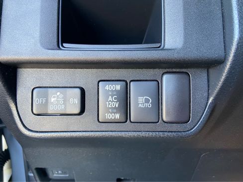 Used 2018 Toyota Tacoma TRD Sport w/ Technology Package RWD image 23