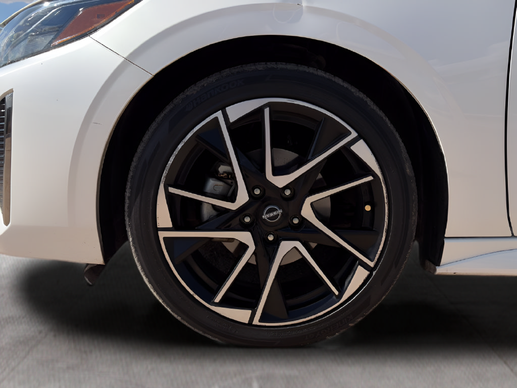 Certified 2024 Nissan Sentra SR w/ SR Premium Package FWD image 31