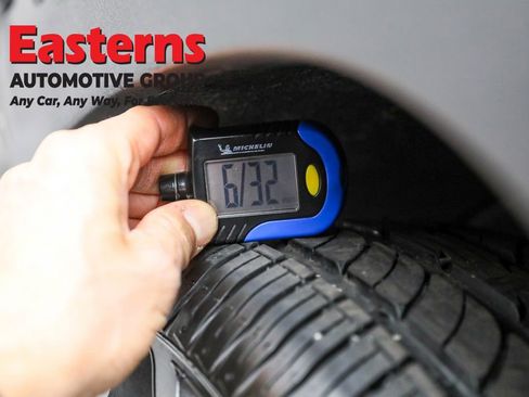 Used 2024 GMC Terrain SLT image 30