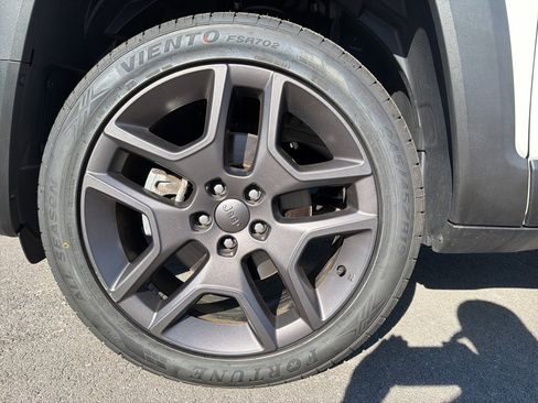 Used 2021 Jeep Renegade Latitude w/ Sun & Sound Group image 15