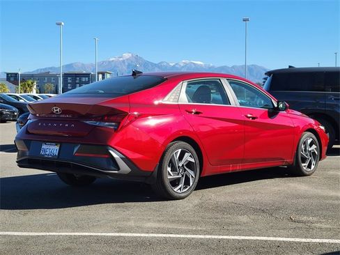 Used 2024 Hyundai Elantra SEL w/ Convenience Package image 2