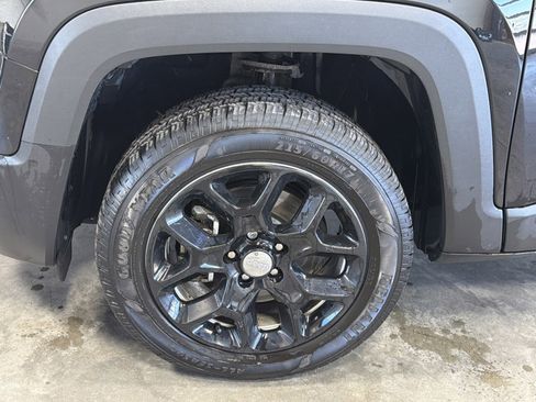 Used 2017 Jeep Renegade Latitude w/ Cold Weather Group AWD/4WD image 9