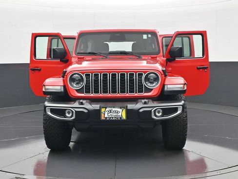 Used 2025 Jeep Wrangler Unlimited Sahara AWD/4WD image 32