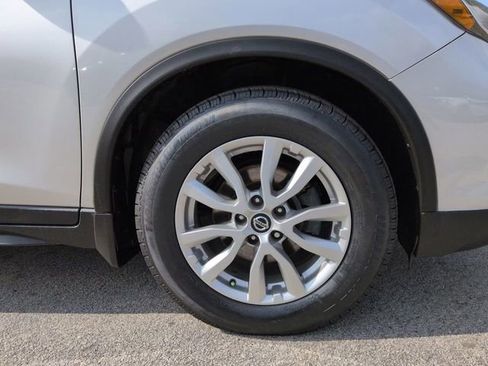 Used 2020 Nissan Rogue SV image 10