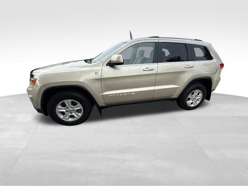 Used 2014 Jeep Grand Cherokee Laredo w/ Security & Convenience Group AWD/4WD image 3