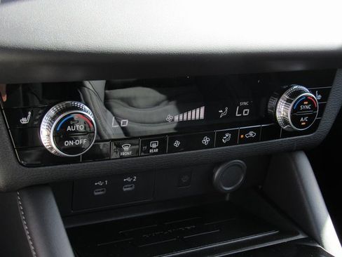 New 2025 Mitsubishi Outlander SE image 18