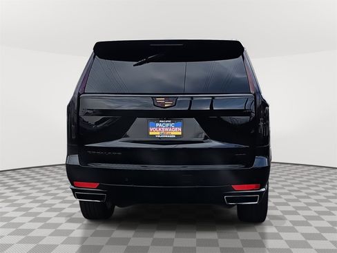 Used 2022 Cadillac Escalade Luxury image 6