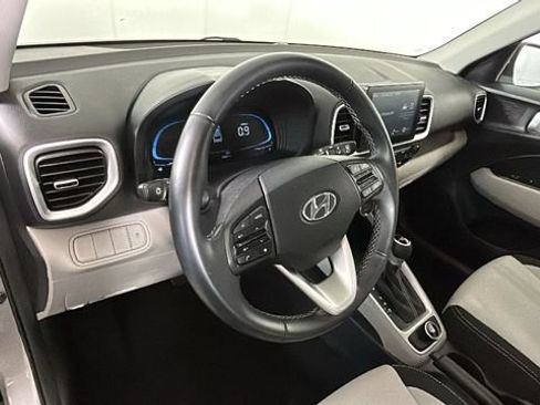 Used 2023 Hyundai Venue SEL FWD image 13