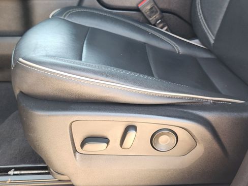 Used 2023 Chevrolet Suburban Premier image 26