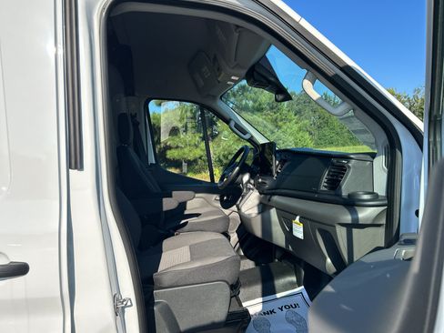 New 2026 Ford Transit 250 148 Medium Roof RWD image 10