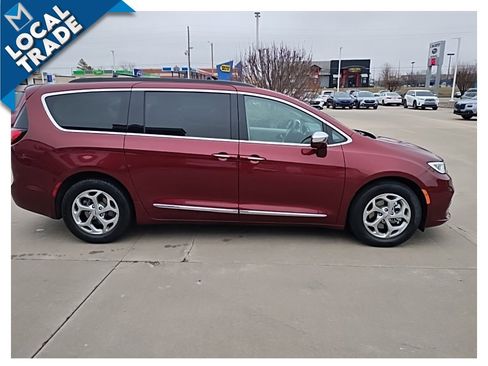 Used 2022 Chrysler Pacifica Limited image 6
