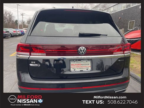 Used 2025 Volkswagen Atlas SE image 4
