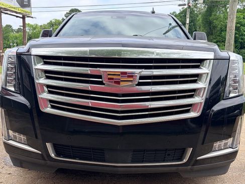 Used 2017 Cadillac Escalade ESV Platinum AWD/4WD image 21