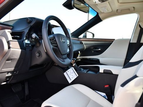 New 2025 Lexus ES 300h w/ Premium Package image 13