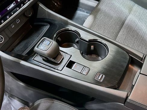 Used 2022 Nissan Rogue SV FWD image 16