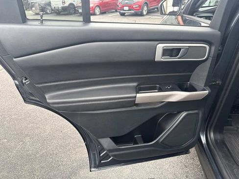 Used 2024 Ford Explorer XLT AWD/4WD image 23