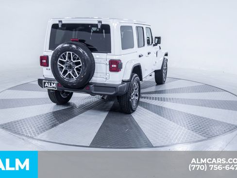 Used 2025 Jeep Wrangler Unlimited Sahara AWD/4WD image 10