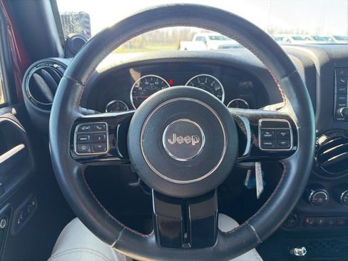 Used 2012 Jeep Wrangler Unlimited Sahara image 34