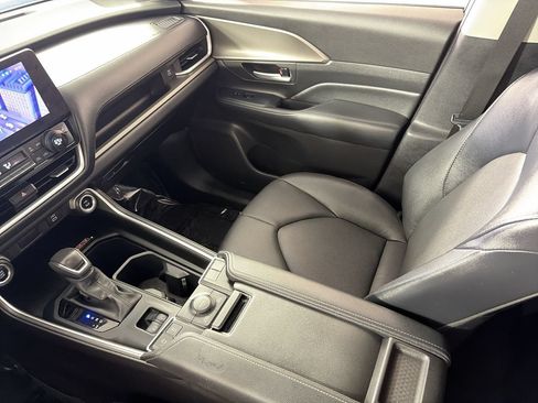 Used 2025 Toyota Grand Highlander AWD image 21
