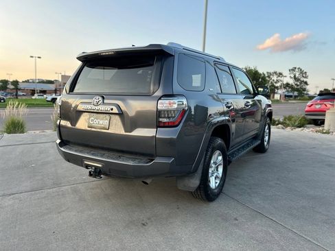 Used 2017 Toyota 4Runner SR5 AWD/4WD image 7