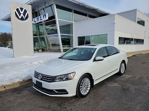 Used 2016 Volkswagen Passat 1.8T SE image 1