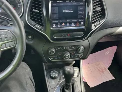 Used 2019 Jeep Cherokee Limited image 40