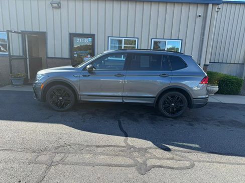 Used 2022 Volkswagen Tiguan SE R-Line image 3