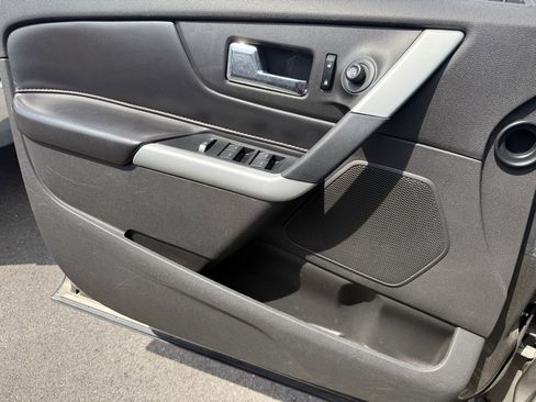 Used 2013 Ford Edge SEL image 20