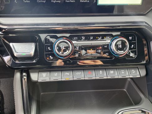 Used 2025 GMC Sierra 2500 AT4X image 61