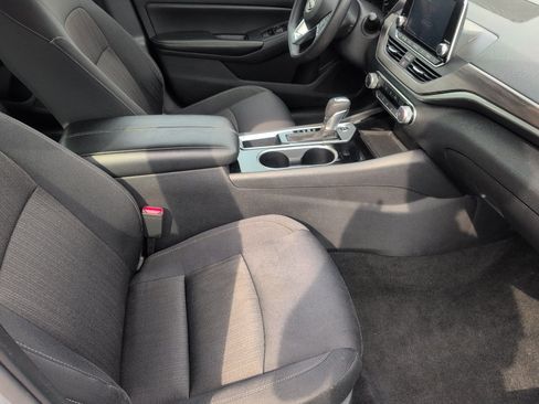 Used 2024 Nissan Altima 2.5 SV FWD image 15