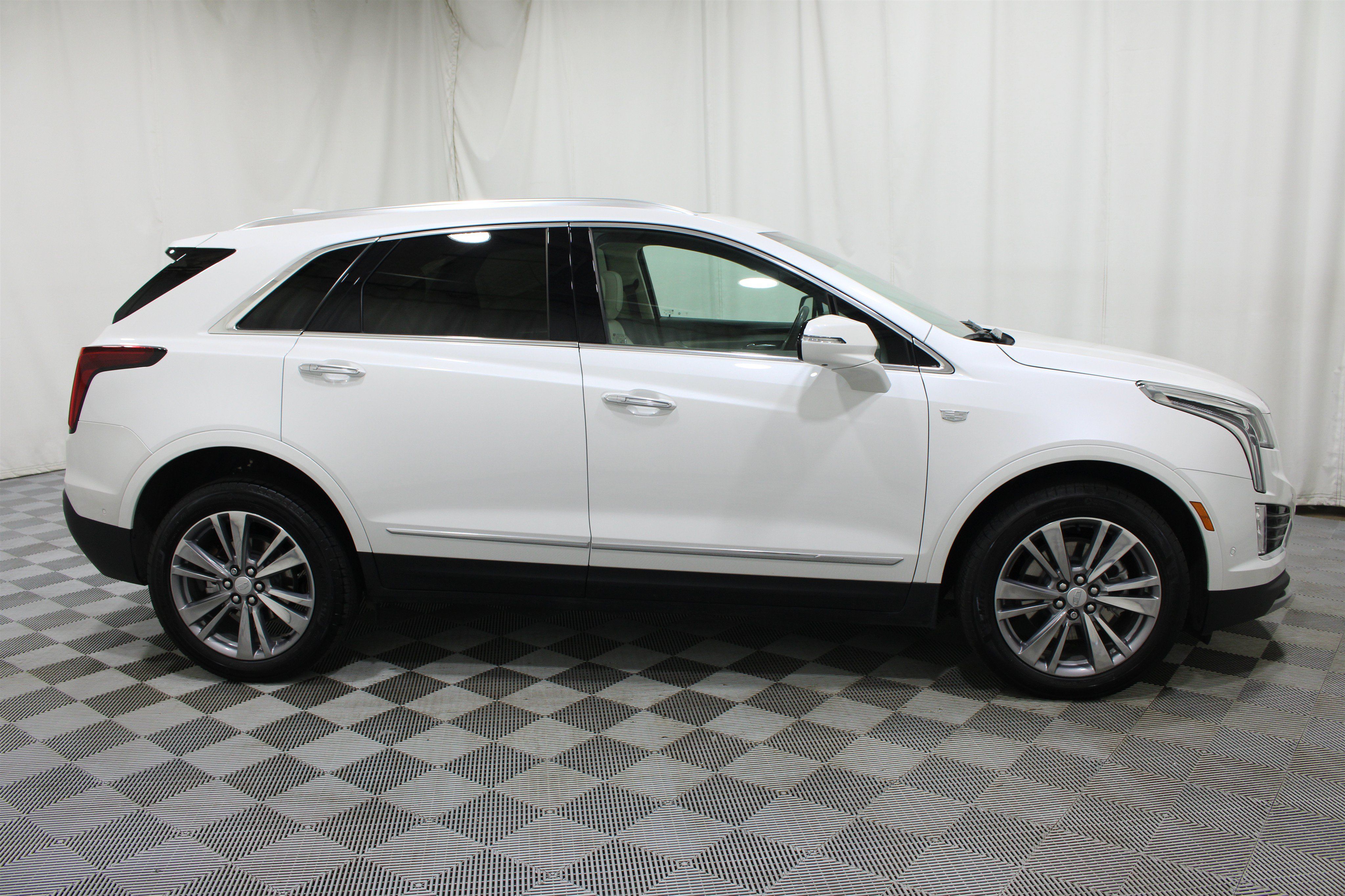 Used 2025 Cadillac XT5 Premium Luxury w/ Technology Package AWD/4WD image 34