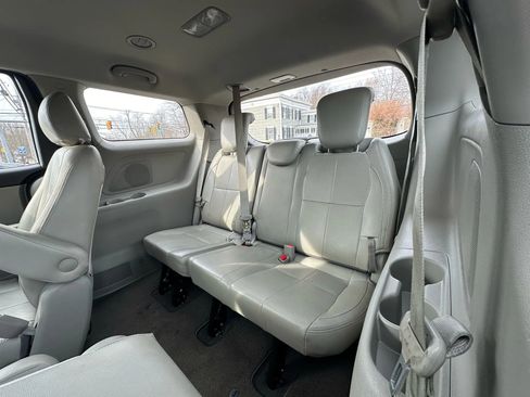 Used 2020 Kia Sedona L image 19