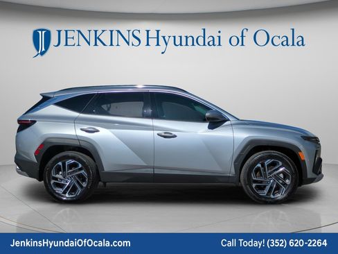 Certified 2025 Hyundai Tucson Limited AWD/4WD image 2