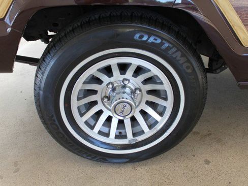 Used 1989 Jeep Grand Wagoneer image 31