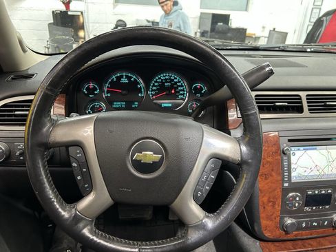 Used 2012 Chevrolet Suburban LTZ image 28