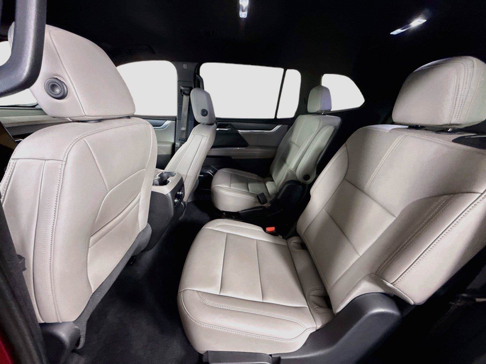 Used 2026 GMC Acadia Elevation w/ Elevation Premium Package AWD/4WD image 23
